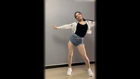 吃瓜看美女跳舞,一场视觉与味蕾的双重盛宴