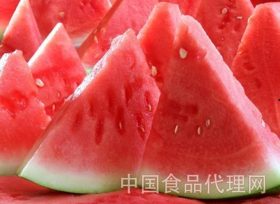 南北方吃瓜,瓜果飘香，味蕾间的地域风情