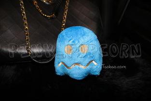 流萤吃蜜瓜摆件,夏日风情摆件演绎自然之美