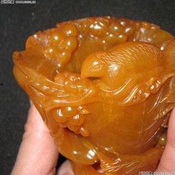 流萤吃蜜瓜摆件,夏日风情摆件演绎自然之美