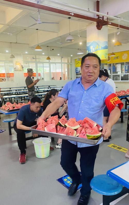 学校打架吃瓜学生,打架事件背后的吃瓜学生众生相