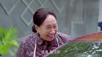 吃瓜大妈帅哥视频,吃瓜大妈与帅哥的趣味互动瞬间