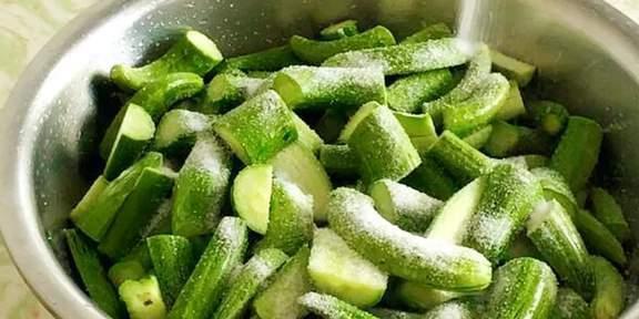 吃脆瓜后放屁多,脆瓜美食背后的“排气”秘密